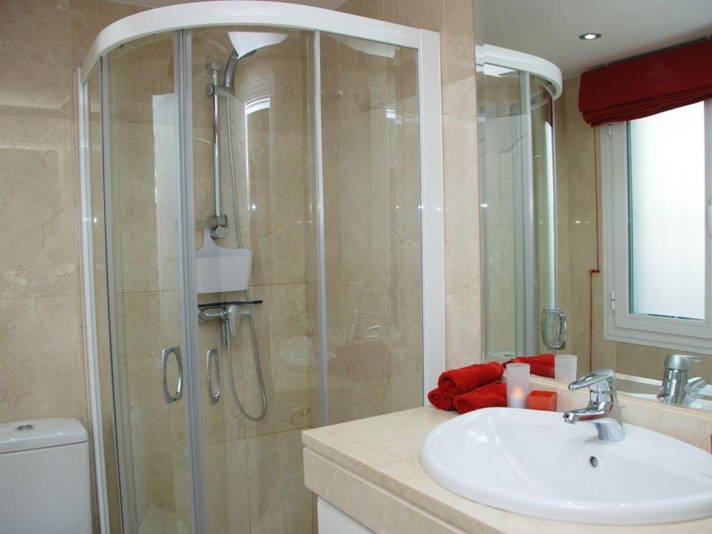 D12 Espectacular y moderno apartamento en primera línea - Estepona - Sinfonia del Mar Exterior foto