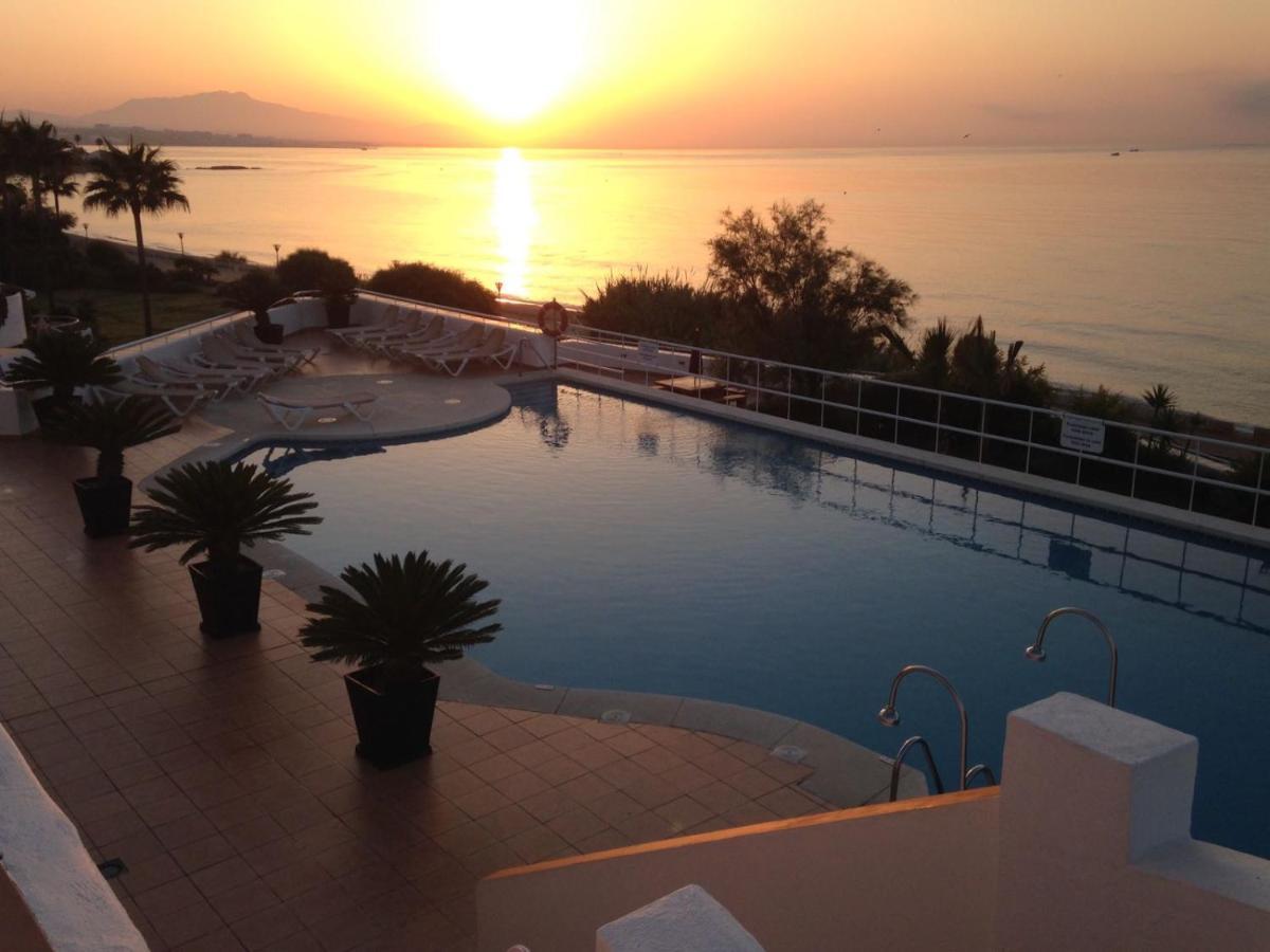 D12 Espectacular y moderno apartamento en primera línea - Estepona - Sinfonia del Mar Exterior foto